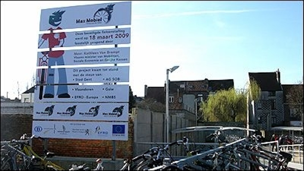 2009_Max Mobiel: Opening nieuwe fietsenstalling