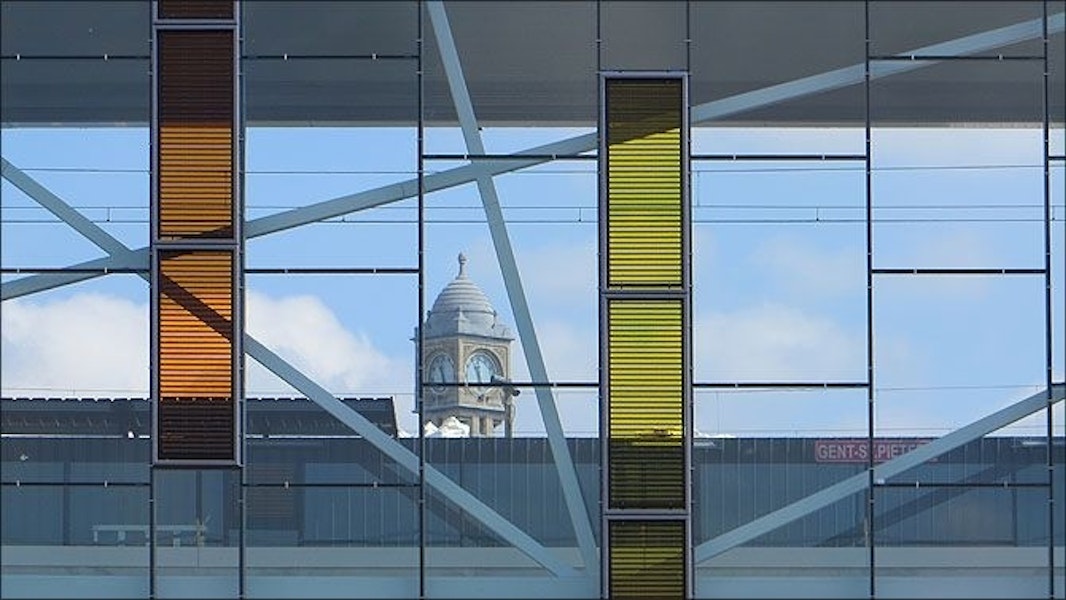 2013_Plaatsen glas in nieuwe stationsgevel Sint-Denijslaan