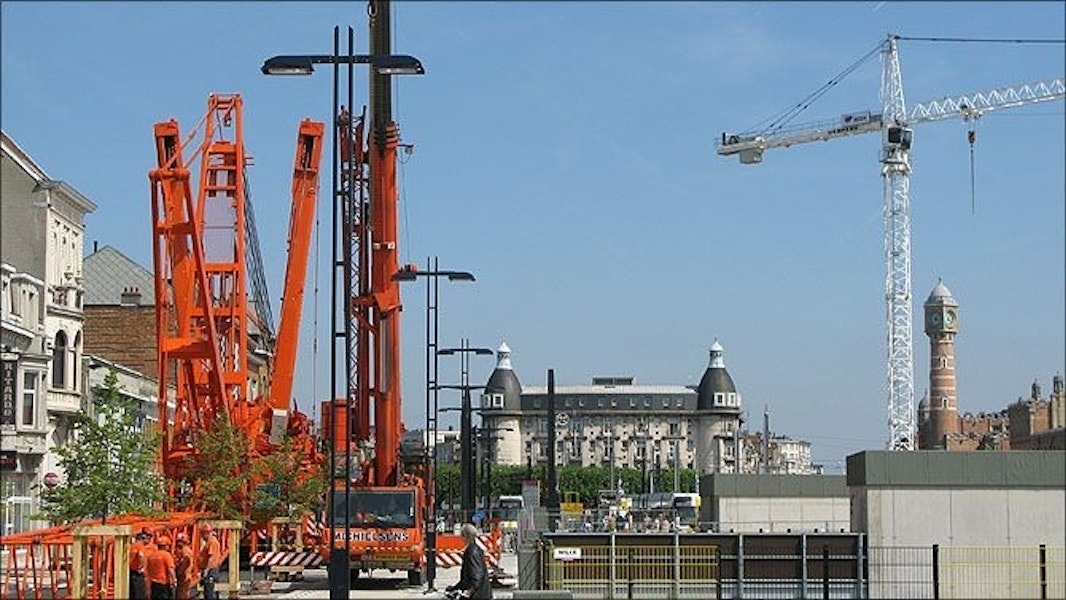 2011_Plaatsen torenkraan voor bouw van De Link