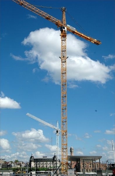2011_Plaatsen torenkraan voor bouw van De Link